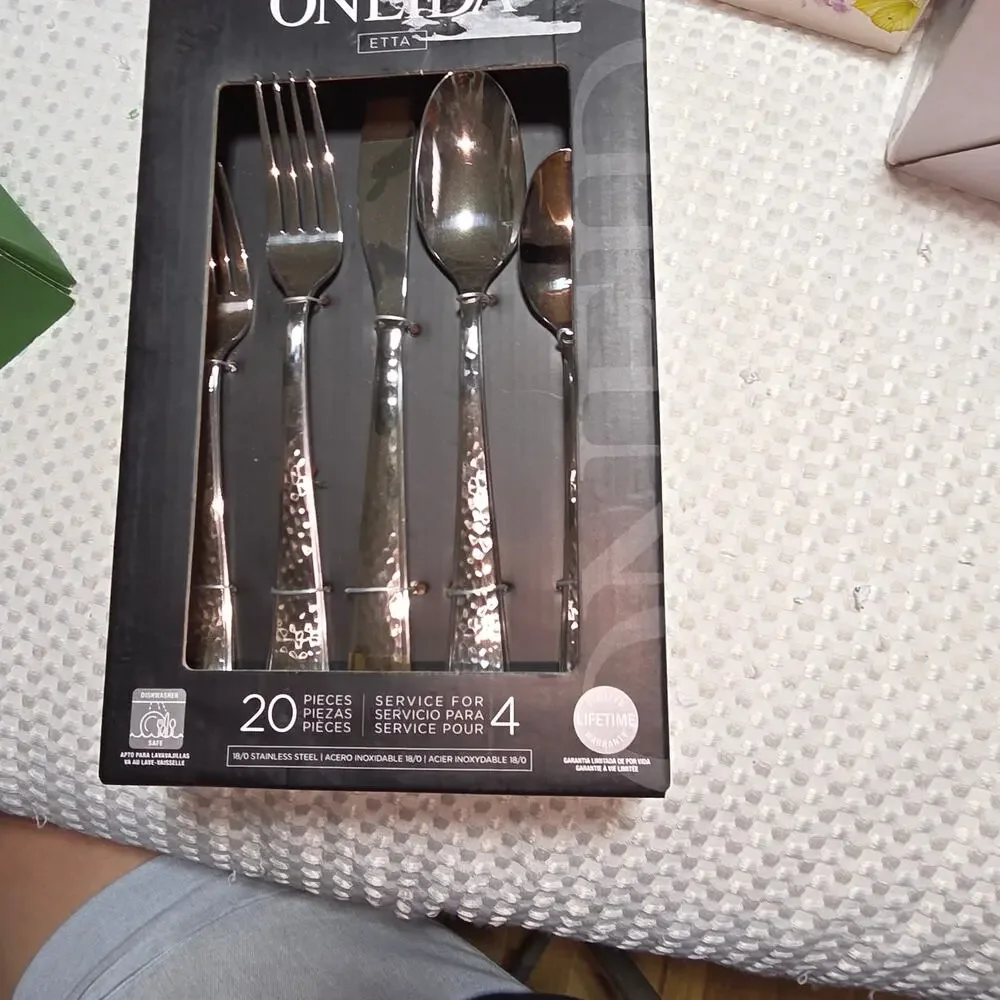 ONEIDA LENOX 20 PC SERVICE FOR 4 ETTA STAINLESS FLATWARE SET